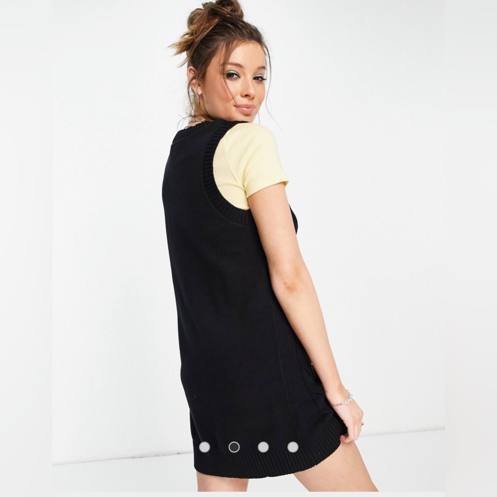 ASOS Monki Robin cotton knitted v neck sleeveless black mini dress - Picture 3 of 17